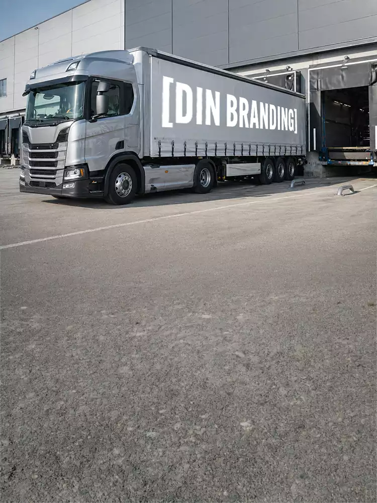 Transport trailer som viser at den kan brandes med kundens logo